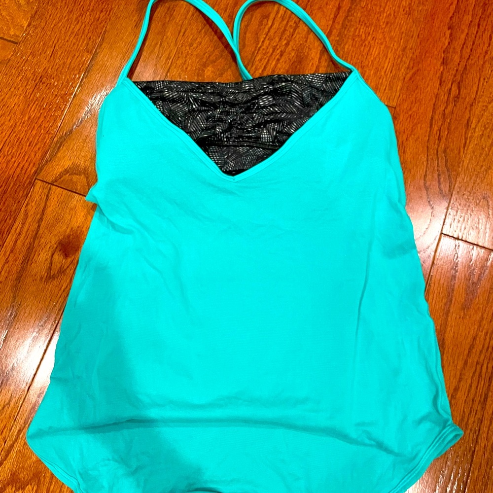 Lululemon layered top size 2 green and aqua